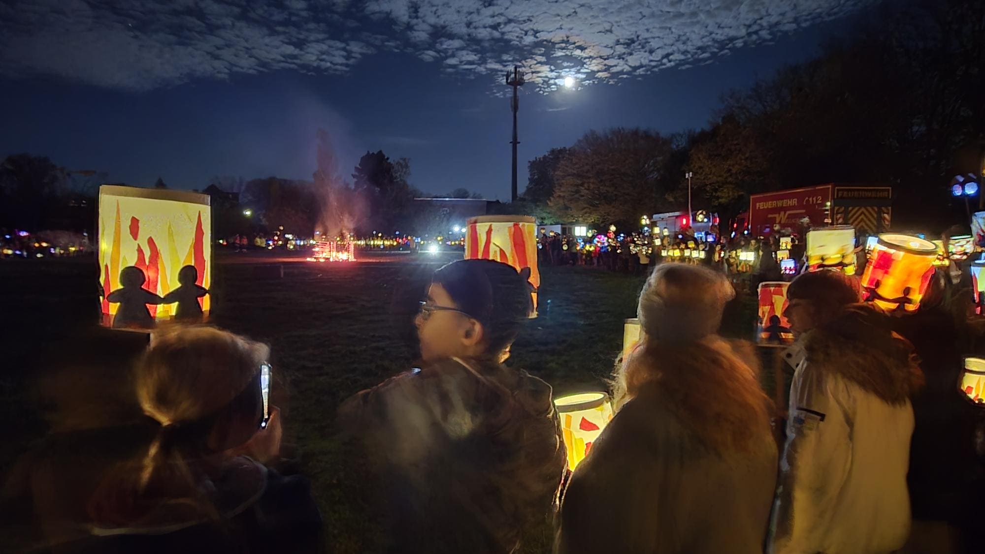 Laternen, Lieder und Martinsfeuer
