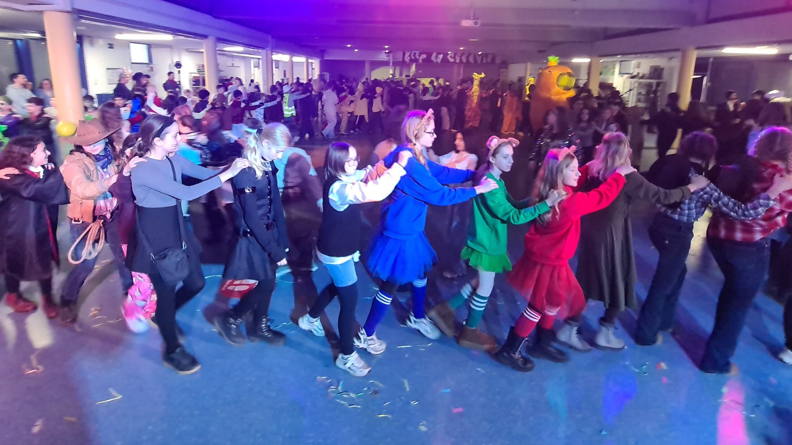 Bunte Karnevalsparty an der RSE